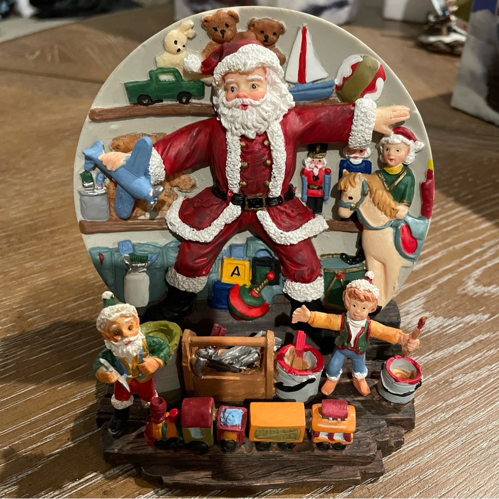 BEAUTIFUL DETAIL!
A CHRISTMAS REMEMBERED
SANTA IN HIS TOY SHOP
1997